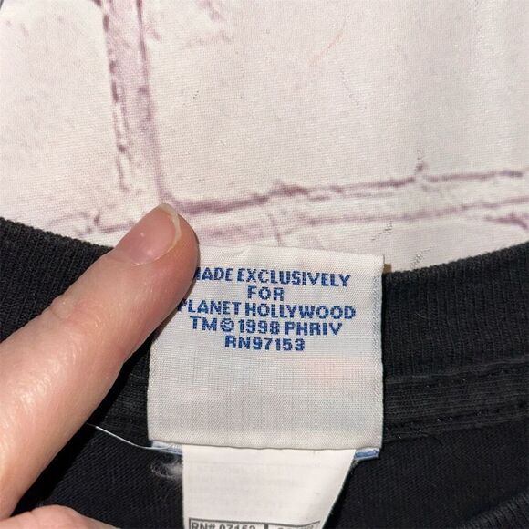 Vintage 1998 *NSYNC Planet Hollywood T-Shirt Music Memorabilia - Picture 6 of 9